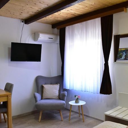 House Boro Hotel Jezerce Buitenkant foto
