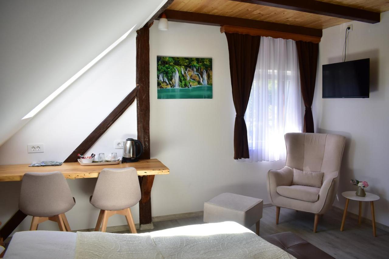 House Boro Hotel Jezerce Buitenkant foto