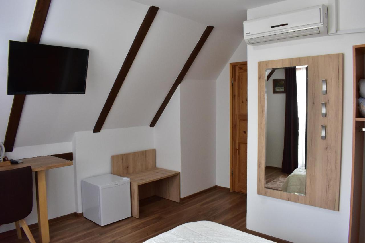 House Boro Hotel Jezerce Buitenkant foto