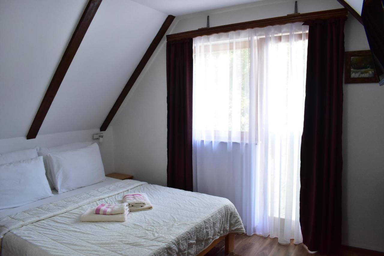 House Boro Hotel Jezerce Buitenkant foto