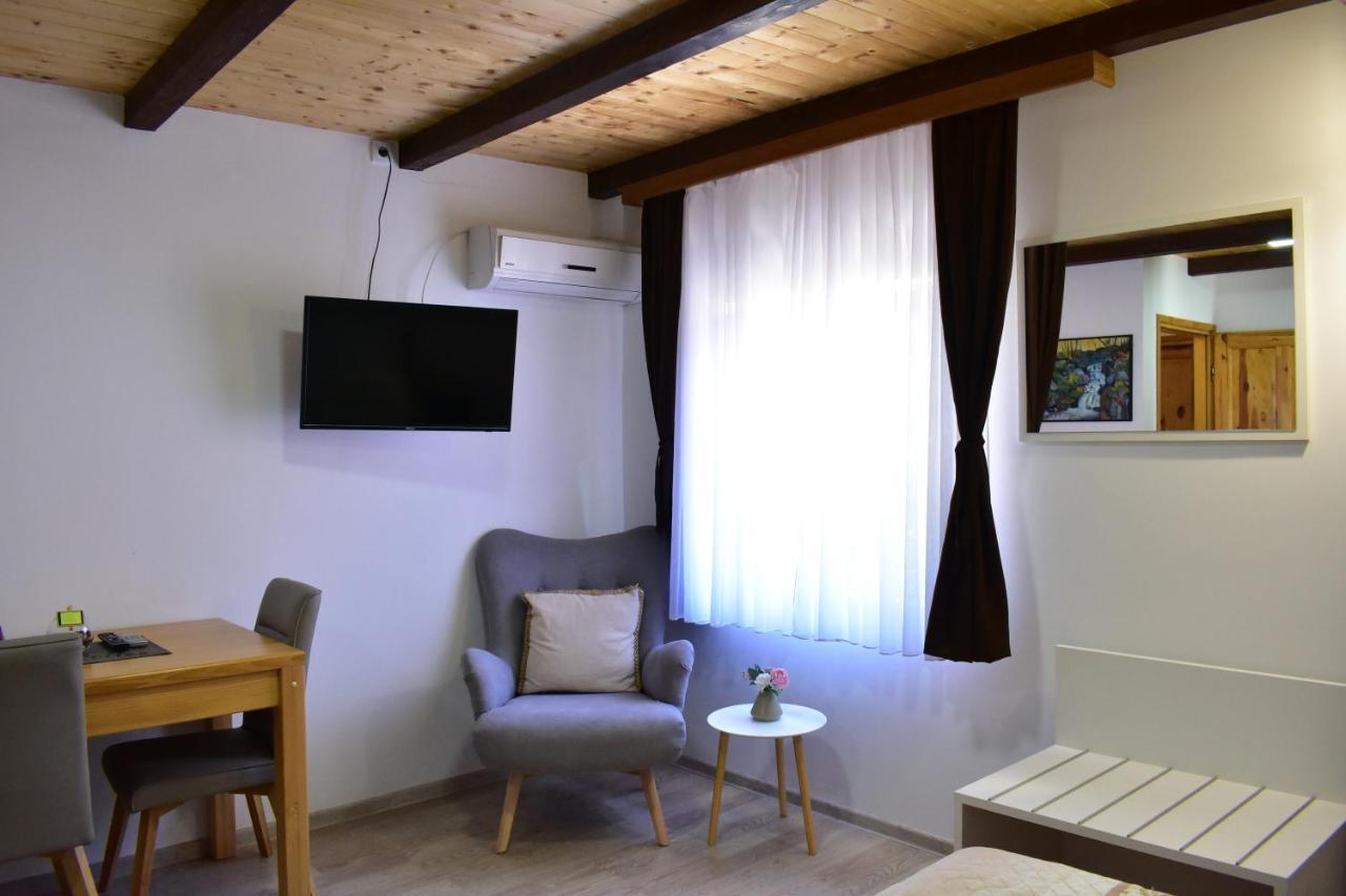 House Boro Hotel Jezerce Buitenkant foto