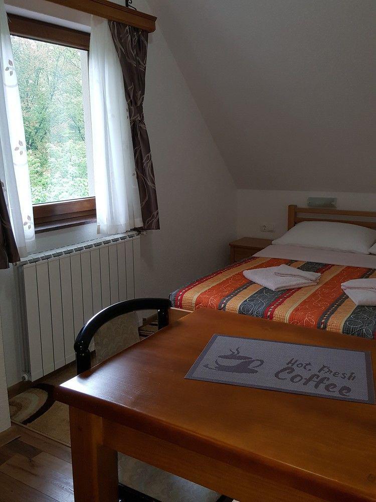 House Boro Hotel Jezerce Buitenkant foto
