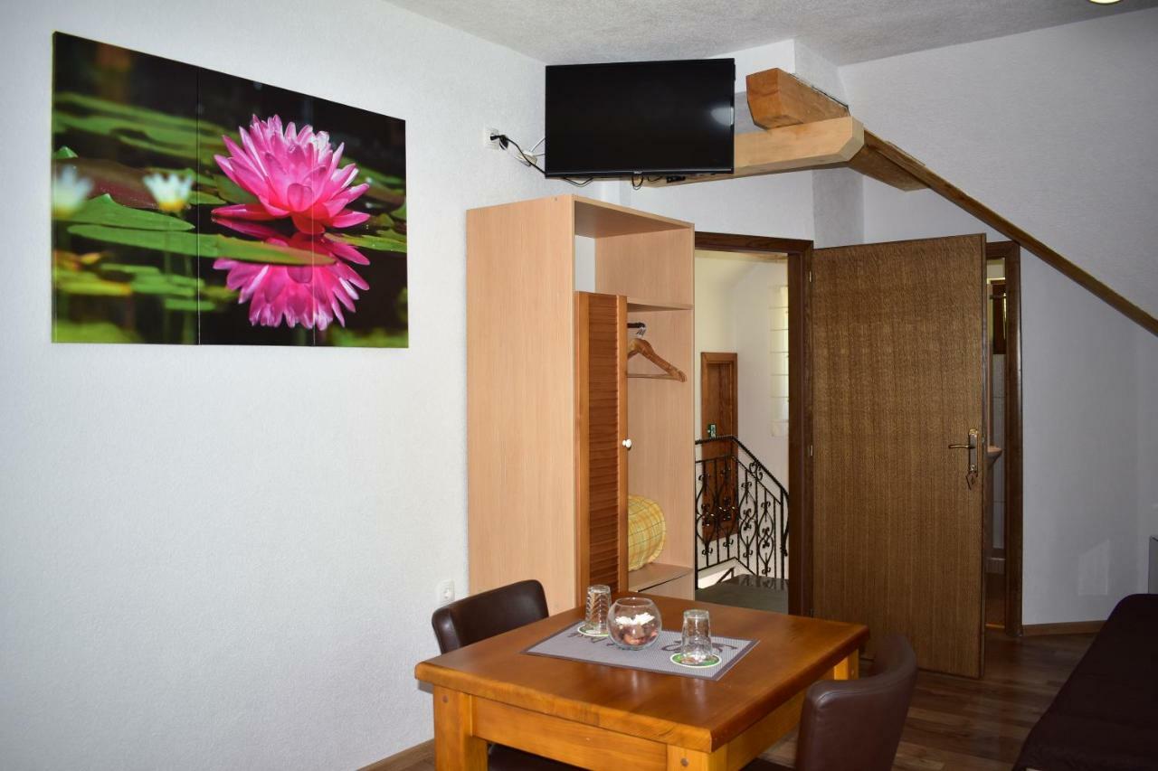 House Boro Hotel Jezerce Buitenkant foto