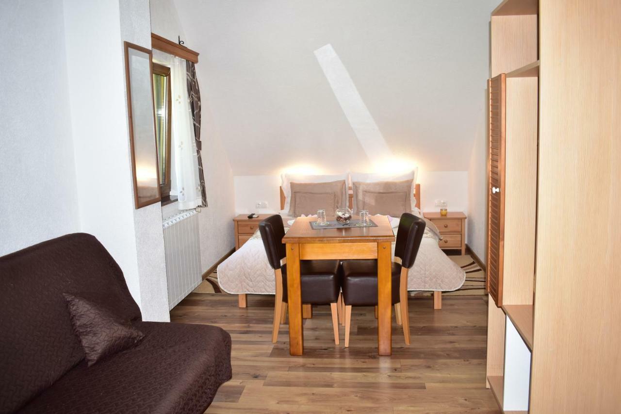 House Boro Hotel Jezerce Buitenkant foto