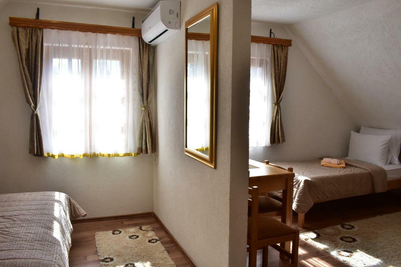 House Boro Hotel Jezerce Buitenkant foto